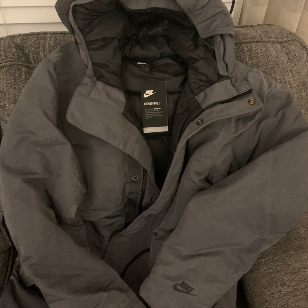 New Nike downfit repel winter coat size medium